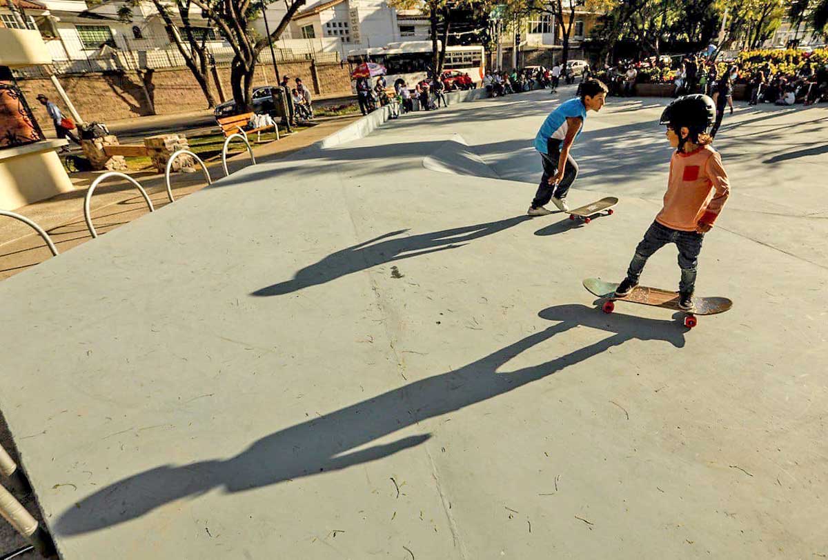 qrodigital-patinerama-municipio-de-queretaro-pista-de-patinaje-recreacion-familia-ninos-patineta