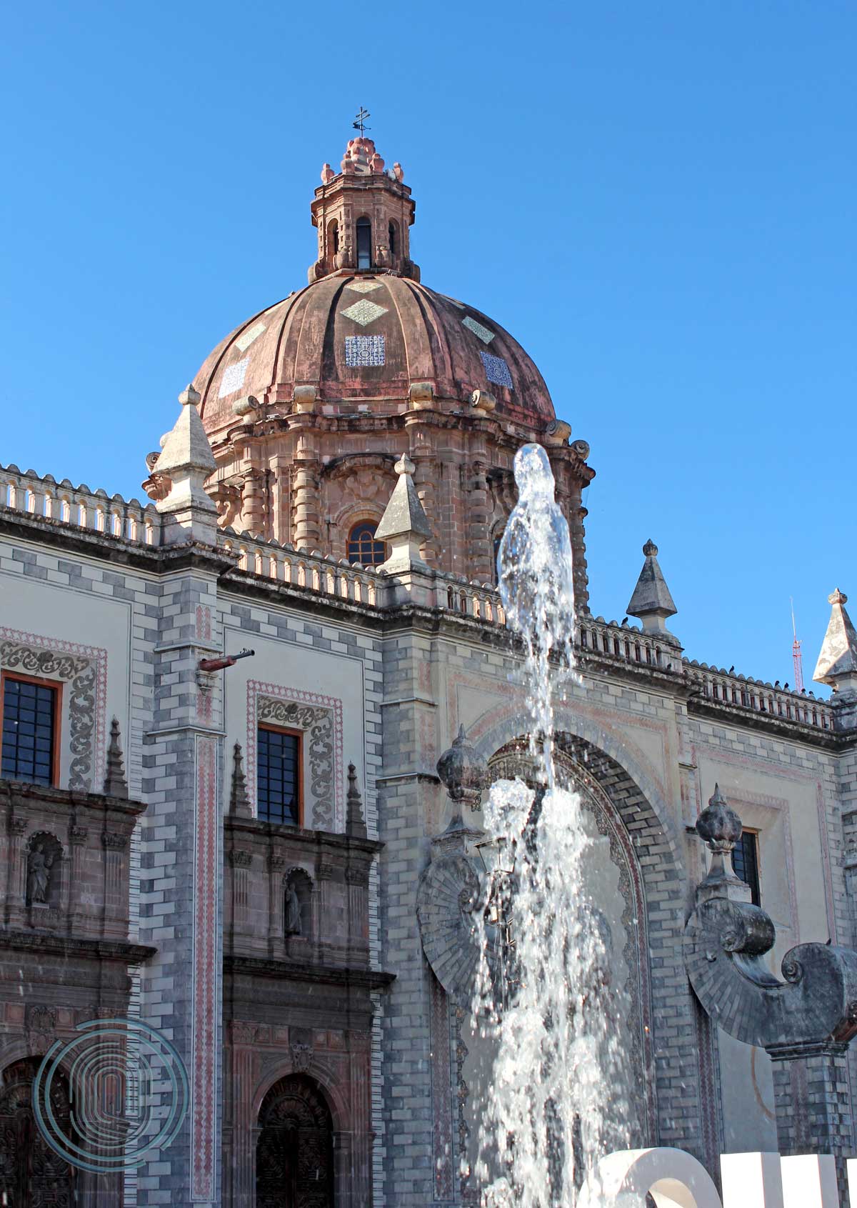 qrodigital-iglesia-en-queretaro-con-diseno-barroco-queretaro-cupula-cuaresma