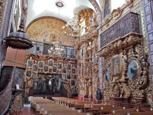 qrodigital-interior-iglesia-con-diseno-barroco-queretaro-altares-imagenes-religiosas