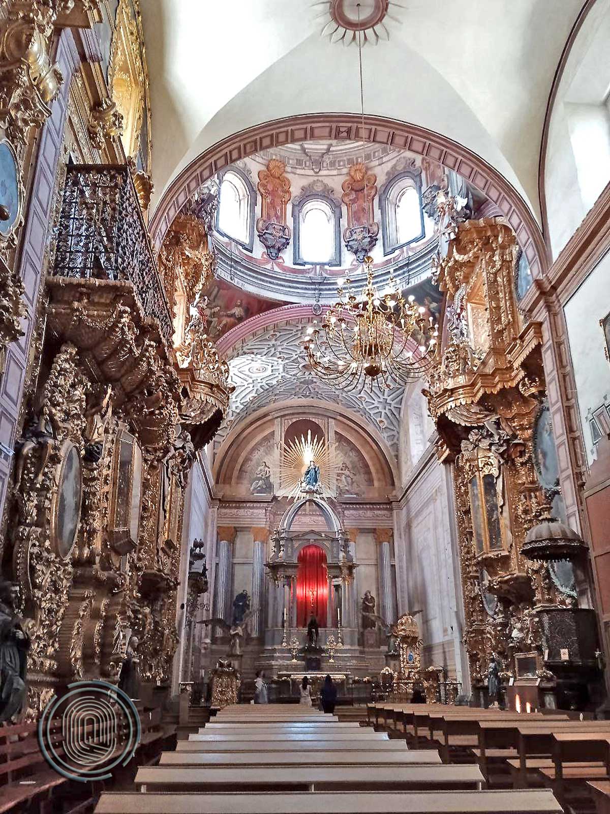 qrodigital-interior-iglesia-con-diseno-barroco-queretaro-semana-santa