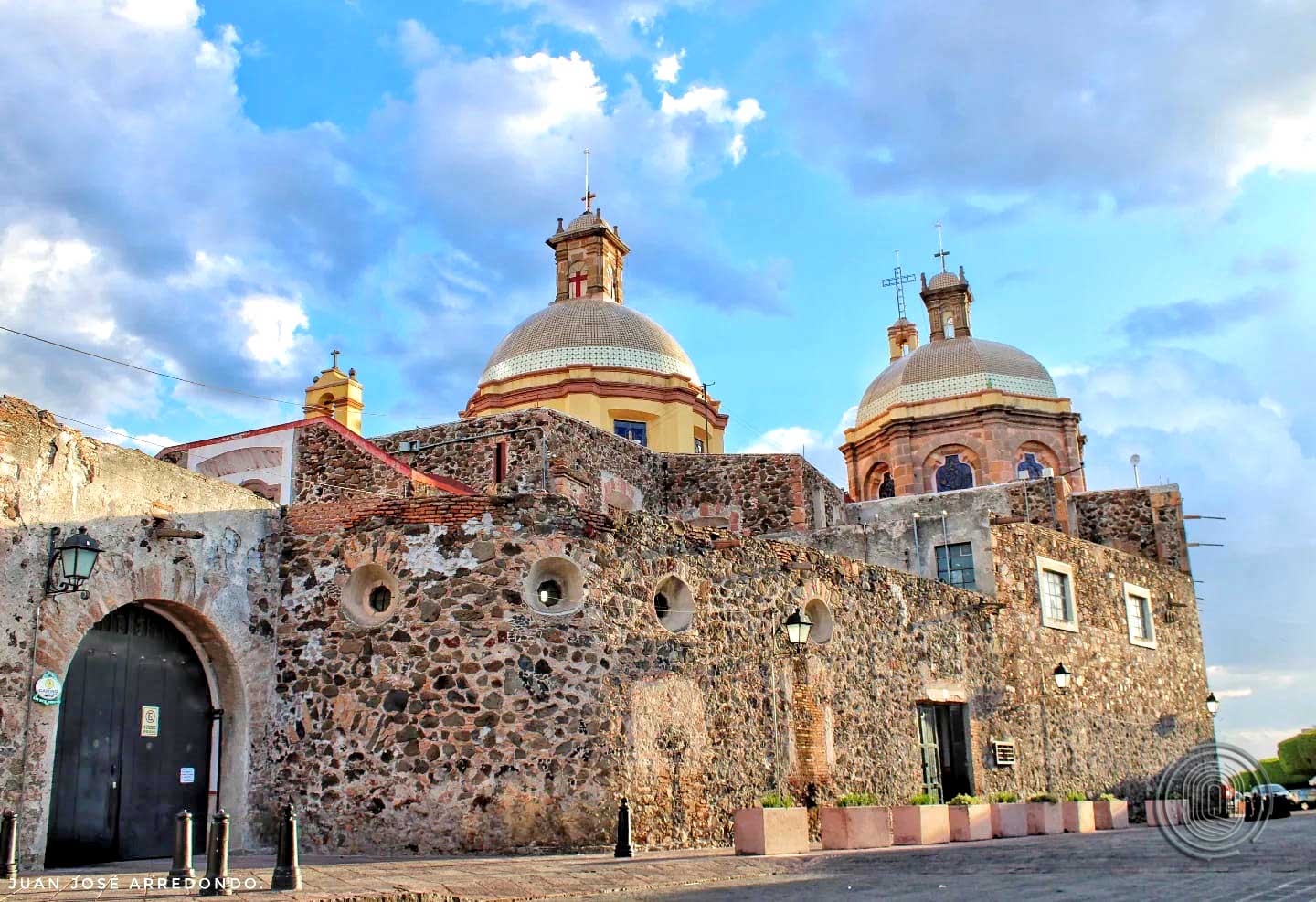 qrodigital-convento-de-la-santa-cruz-turismo-queretaro-septiembre-fiestas-religion-templo-entrada-posterior-centro-historico