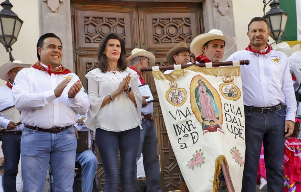 qrodigital-tradicional-cabalgata-de-la-conspiracion-de-la-independencia-queretaro-dolores-hidalgo-septiembre-turismo-historia-mauricio-kuri-luis-nava