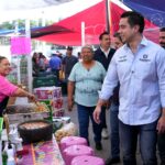 Se compromete Felifer Macías con comerciantes de tianguis y mercados